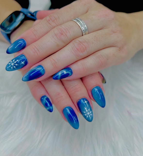 Blue chrome aura almond set with hand-painted snowflakes